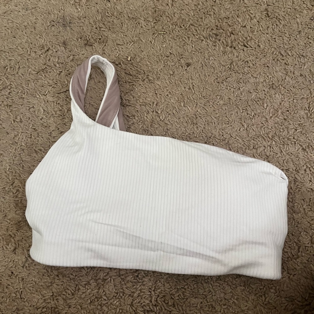 Lululemon Asymmetric bra ribbed color white size 4